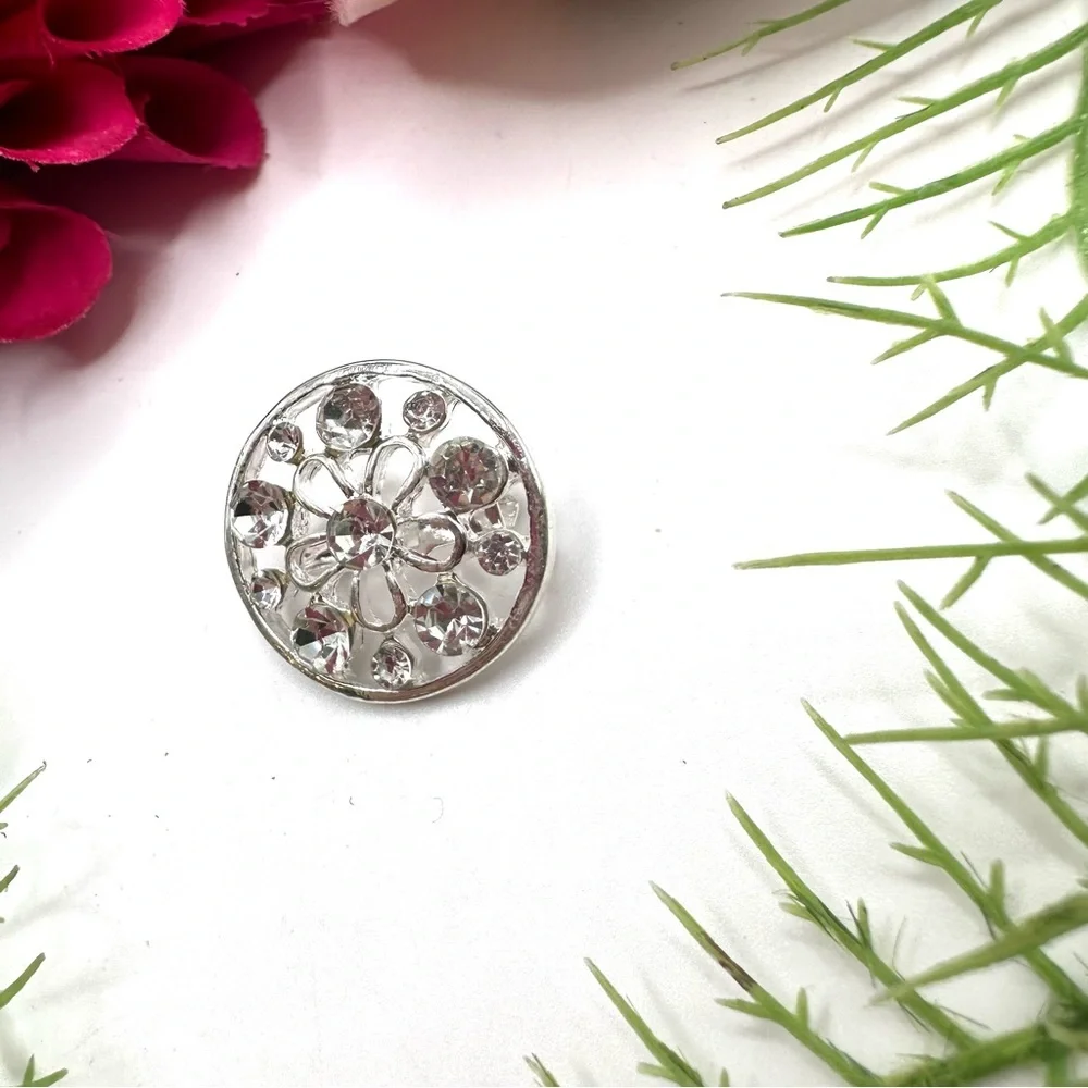 NEW⚜️Classic Floral Crystal Embellished Brooch - Picture 3 of 5